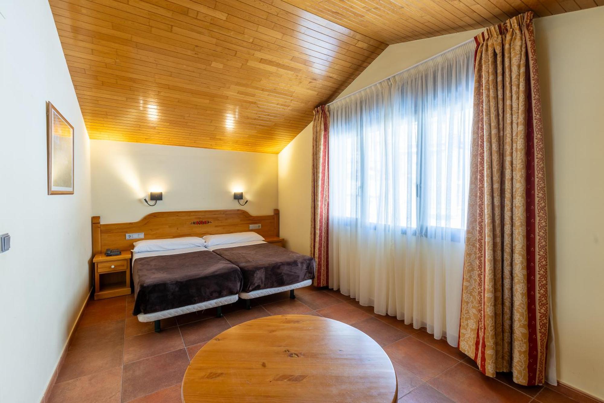 Apartaments Sant Moritz Arinsal Bagian luar foto
